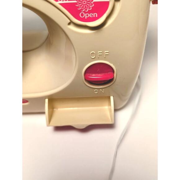 Child's Singer Sewing Machine Vintage White and Red Collectible - Picture 2 of 6